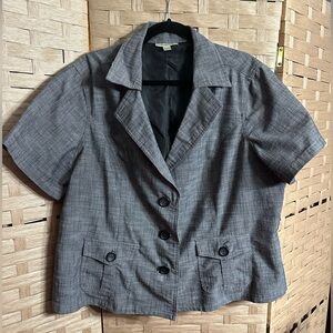 Sz 18/20 (2 piece) Dressbarn Charcoal Short Sleeve Blazer and Capri short Set!